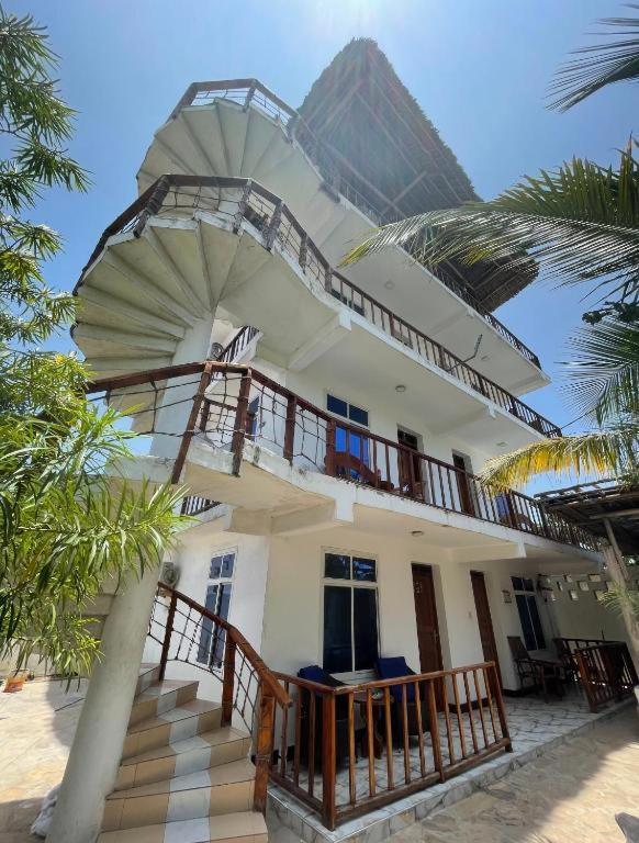 Отель Mambo Boutique Нунгви Экстерьер фото